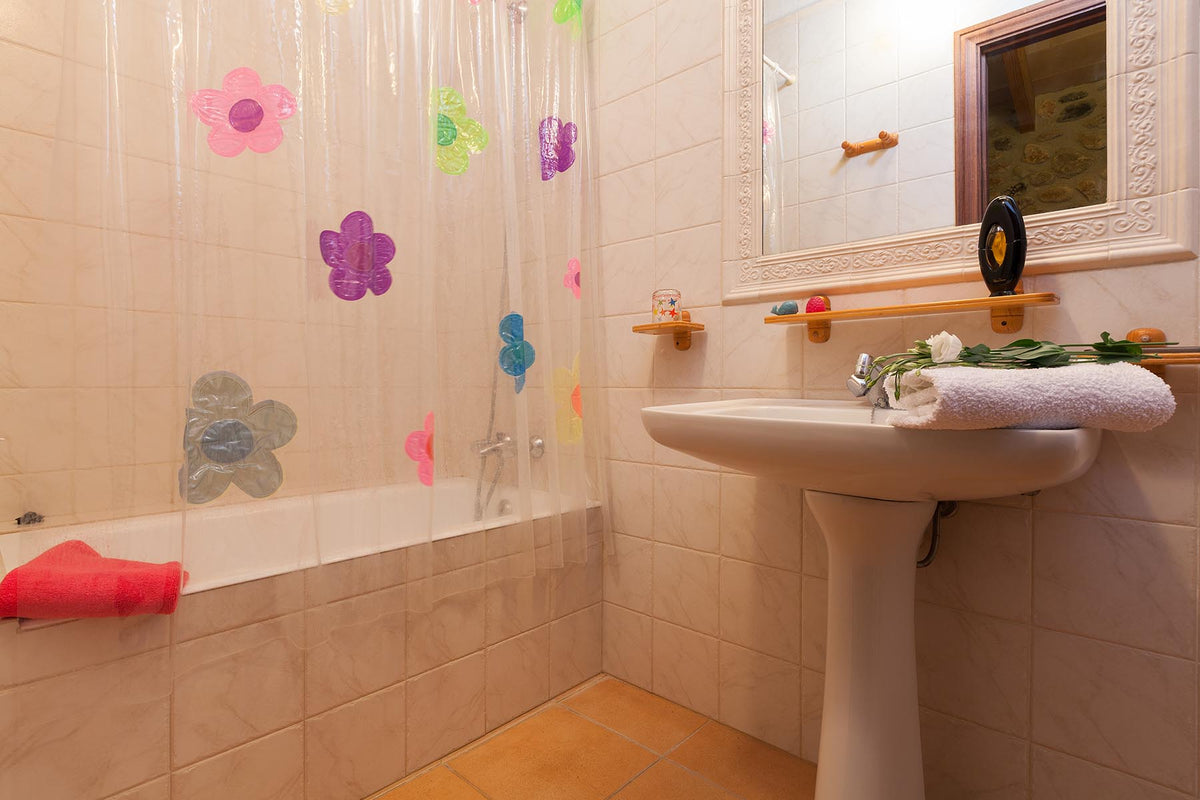 Badezimmer der Finca Son Frari bei Búger, Mallorca