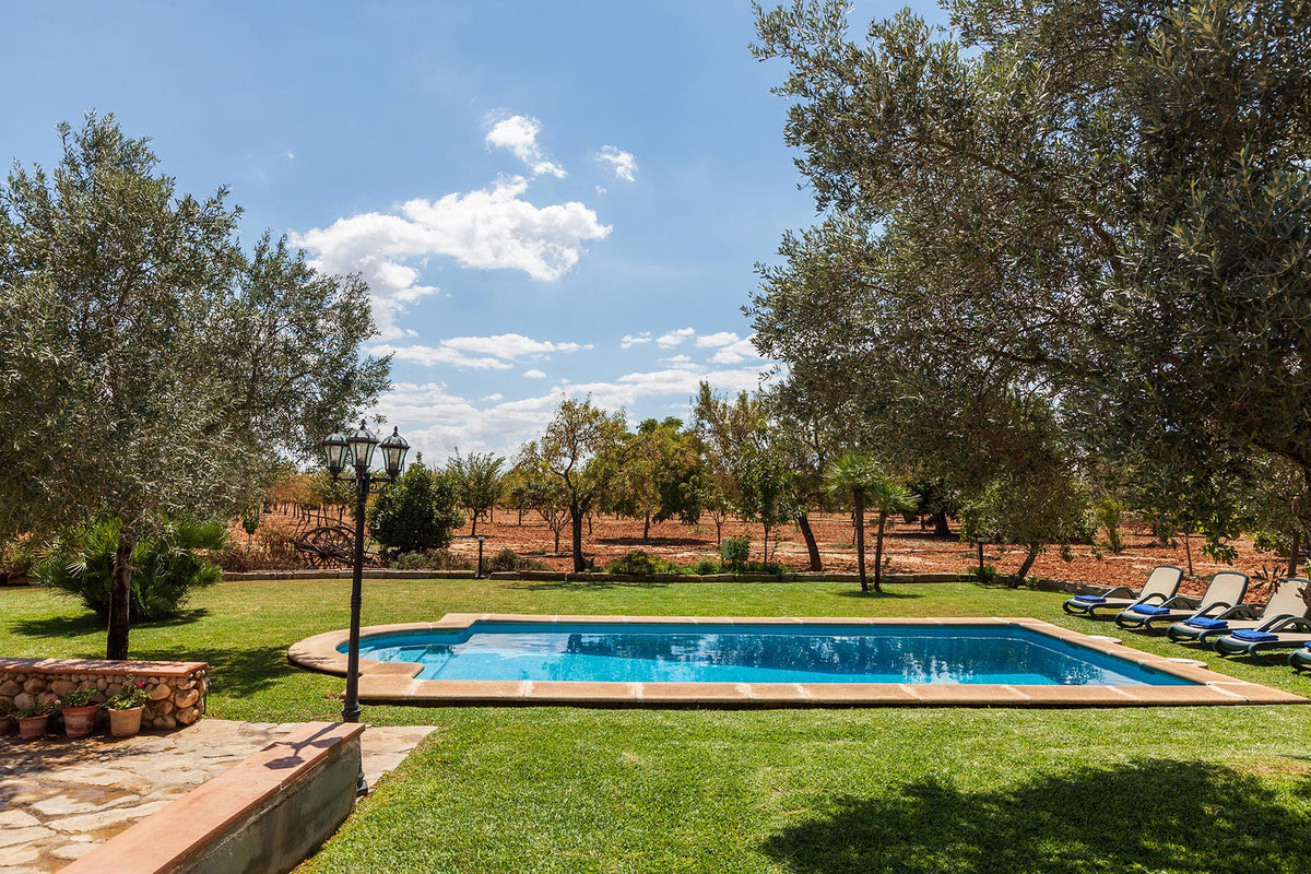 Pool der Finca Son Frari bei Búger, Mallorca