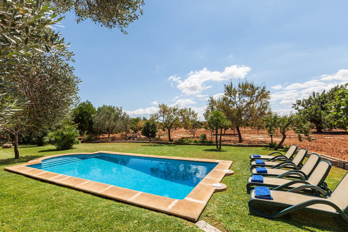 Pool der Finca Son Frari bei Búger, Mallorca