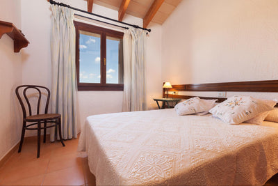 Schlafzimmer der Finca Son Frari bei Búger, Mallorca