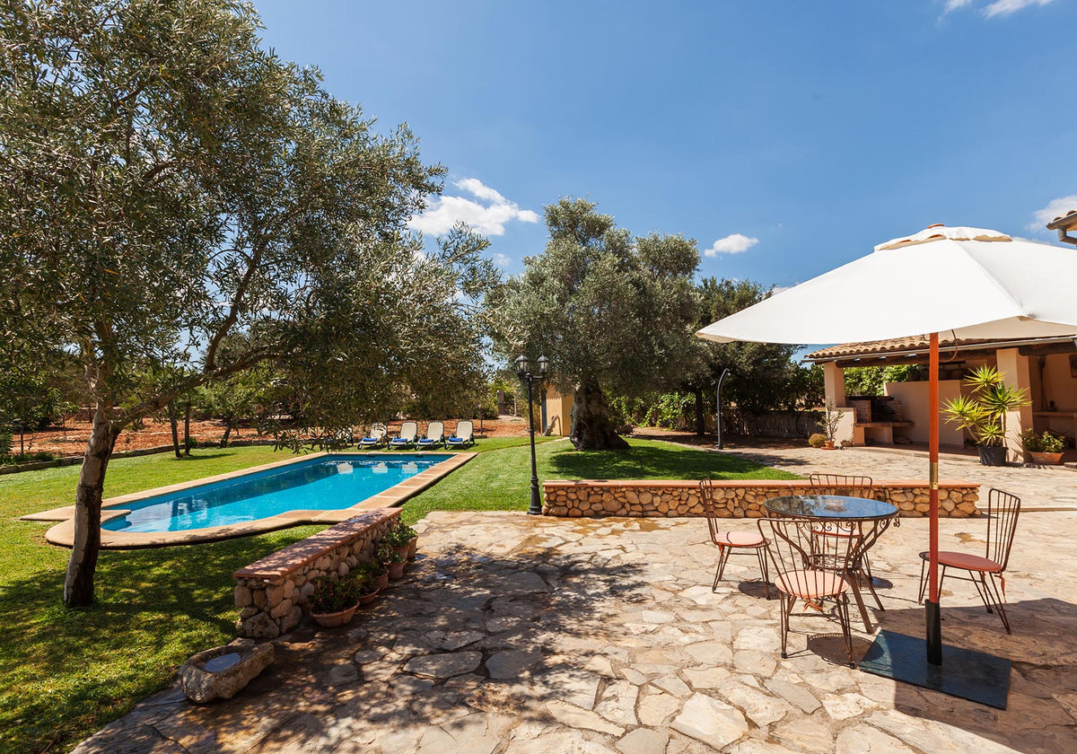 Terrasse der Finca Son Frari bei Búger, Mallorca