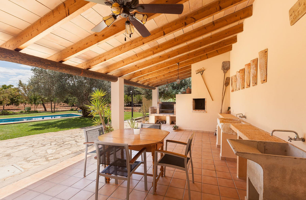 Terrasse der Finca Son Frari bei Búger, Mallorca