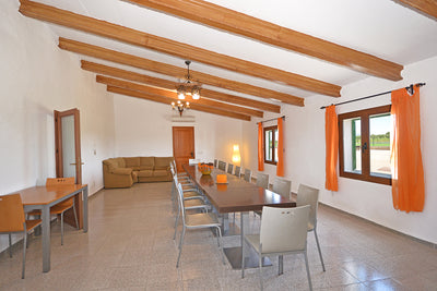 Esstisch der Finca Son Lluny bei Sencelles, Mallorca