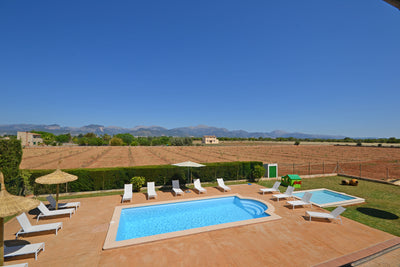 Poolbereich der Finca Son Lluny bei Sencelles, Mallorca