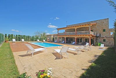 Poolbereich der Finca Son Lluny bei Sencelles, Mallorca