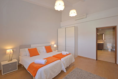 Blick ins Schlafzimmer der Finca Son Lluny bei Sencelles, Mallorca