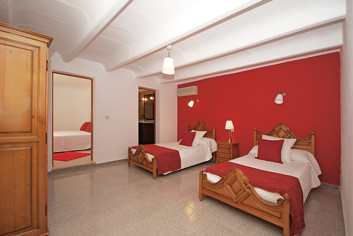 Blick ins Schlafzimmer der Finca Son Lluny bei Sencelles, Mallorca