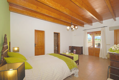 Blick ins Schlafzimmer der Finca Son Lluny bei Sencelles, Mallorca