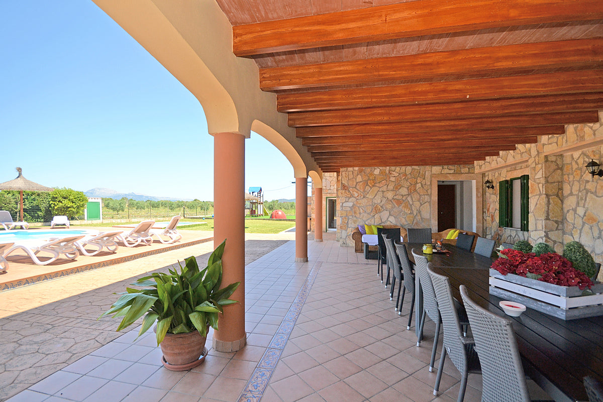 Außensitzplatz der Finca Son Lluny bei Sencelles, Mallorca