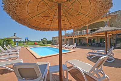Außensitzplatz der Finca Son Lluny bei Sencelles, Mallorca