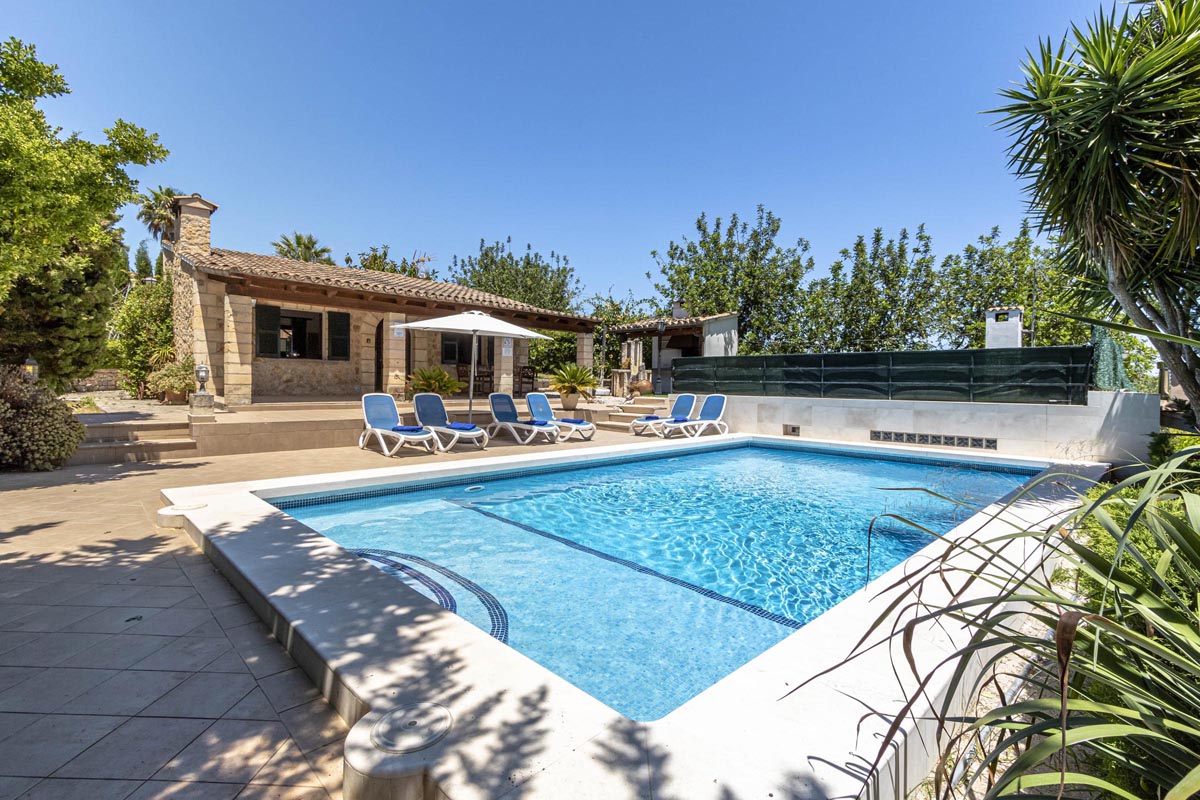 Pool der Finca Son Puig bei Pollença, Mallorca