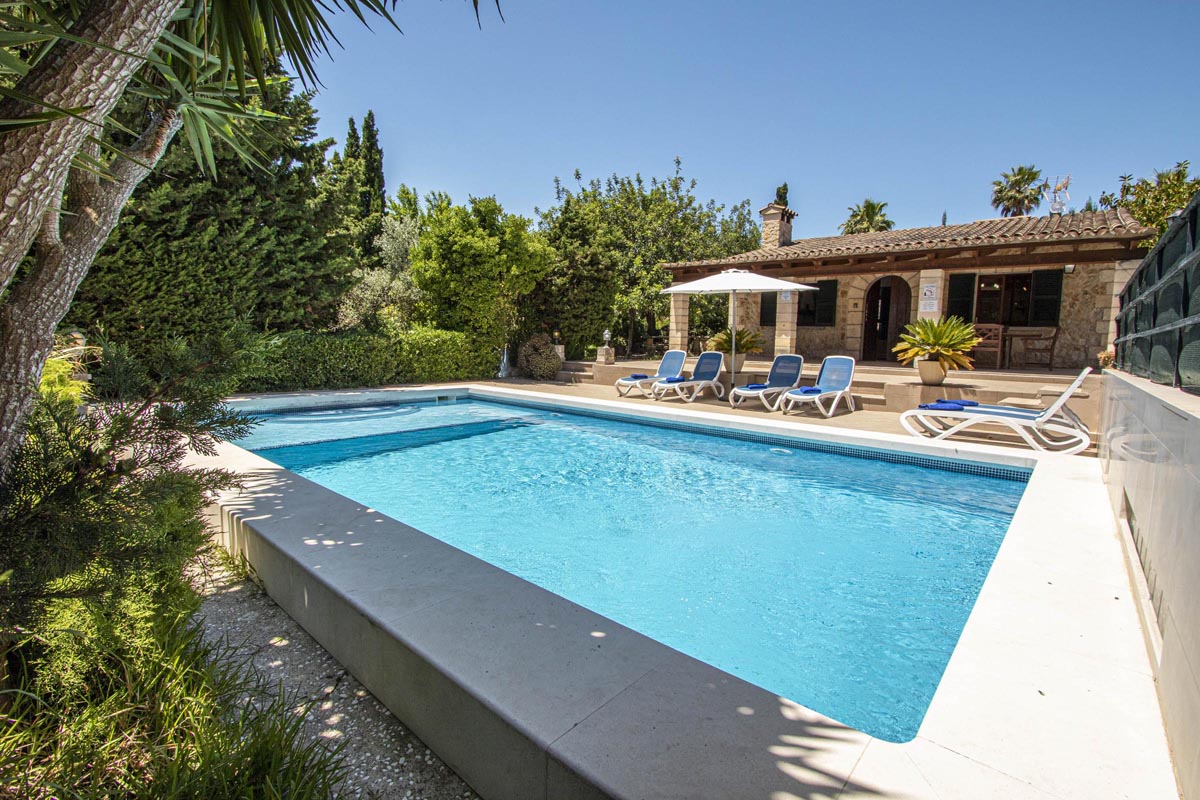 Pool der Finca Son Puig bei Pollença, Mallorca