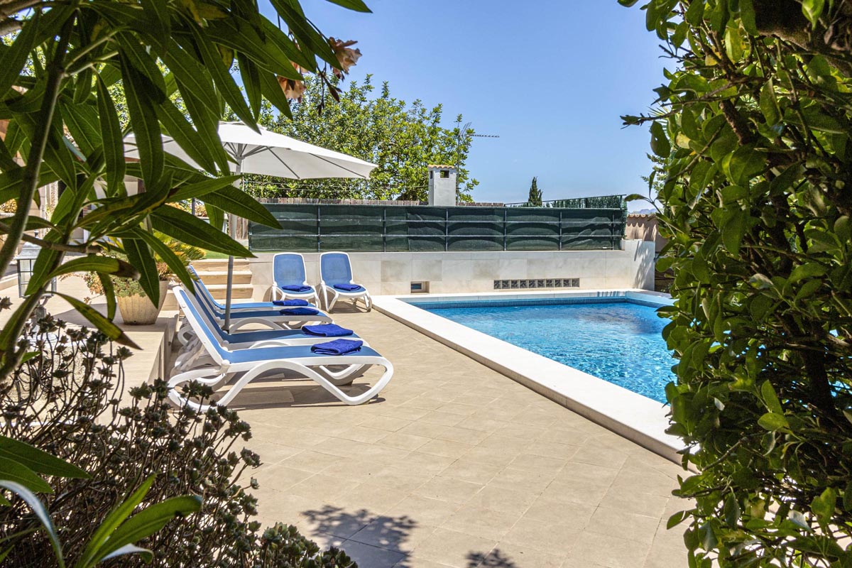 Pool der Finca Son Puig bei Pollença, Mallorca