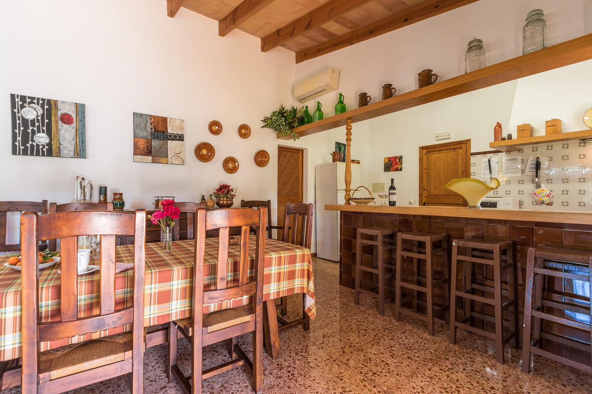Essbereich der Finca Son Verd bei Pollença, Mallorca