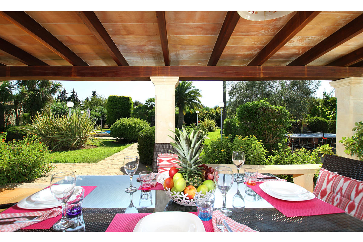 Terrasse der Finca Son Verd bei Pollença, Mallorca