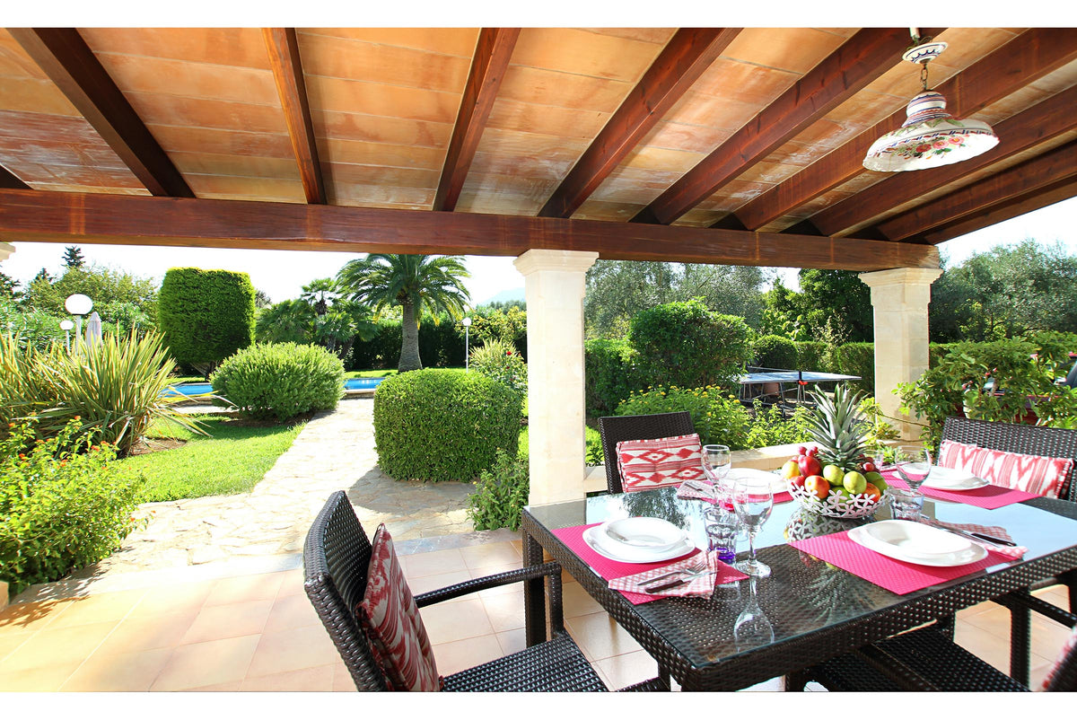 Terrasse der Finca Son Verd bei Pollença, Mallorca