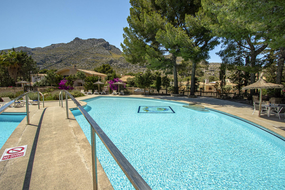 Pool der Finca Voramar Real bei Cala Sant Vicenç, Mallorca