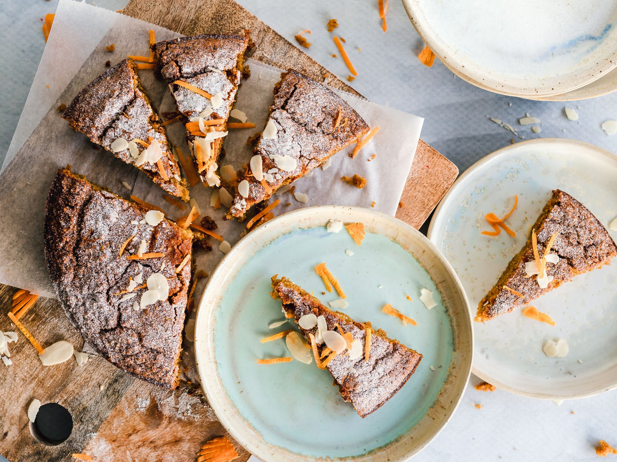 Gató de almendra con naranja y helado de almendra