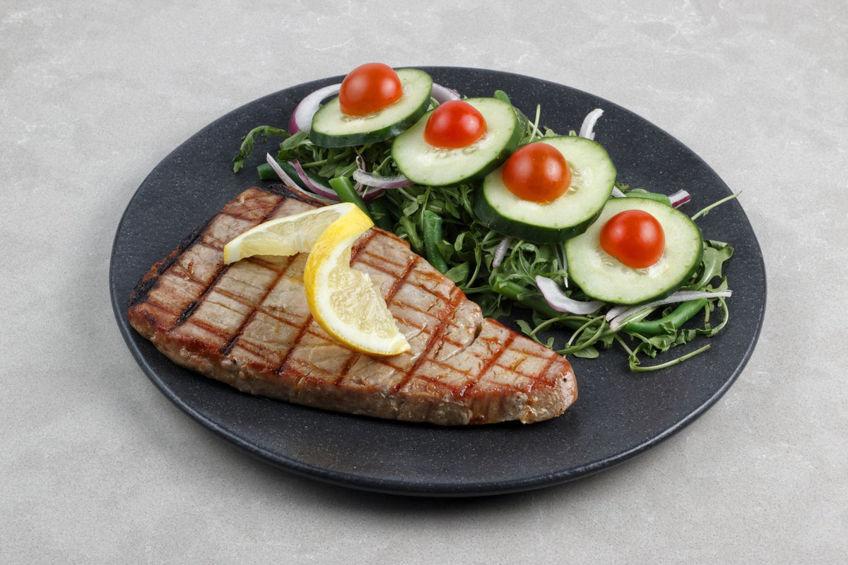 Tuna steak with avocado