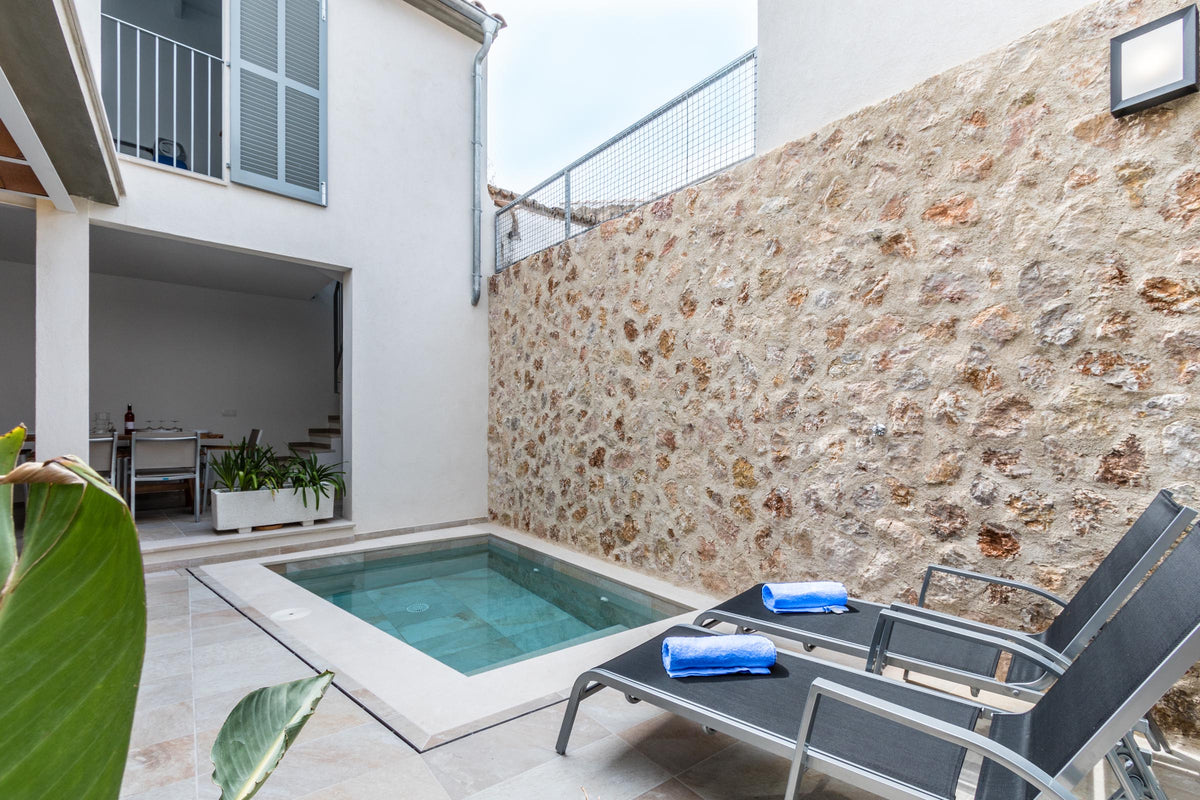 Pool des Stadthauses Sa Pedra bei Pollença, Mallorca