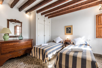 Schlafzimmer des Stadthauses Sa Pedra bei Pollença, Mallorca