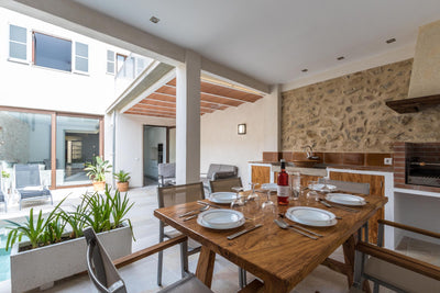 Terrasse des Stadthauses Sa Pedra bei Pollença, Mallorca