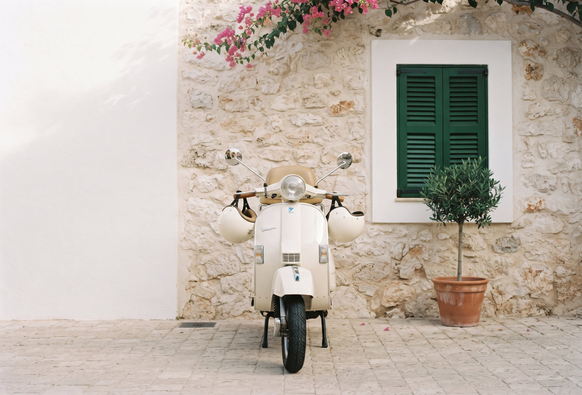 Bunte Vespas zur Auswahl auf Mallorca