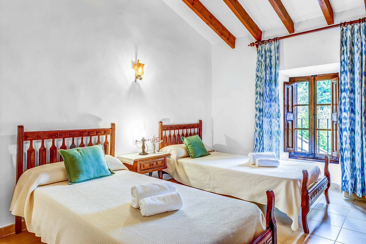 Schlafzimmer der Villa del Sol Vich bei Cala Sant Vicenç, Mallorca