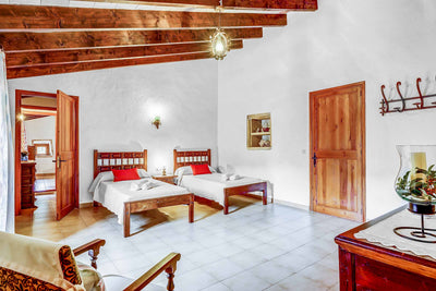 Schlafzimmer der Villa del Sol Vich bei Cala Sant Vicenç, Mallorca