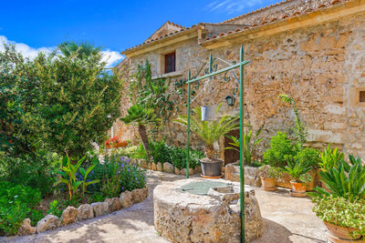 Terrasse der Villa del Sol Vich bei Cala Sant Vicenç, Mallorca
