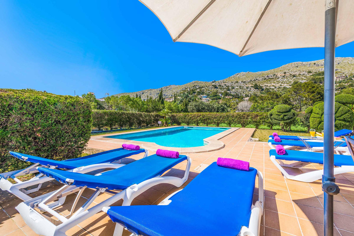 Terrasse der Villa Encantada bei Port de Pollença, Mallorca