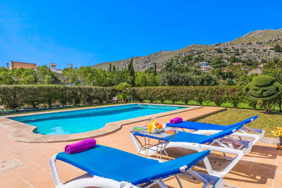 Terrasse der Villa Encantada bei Port de Pollença, Mallorca