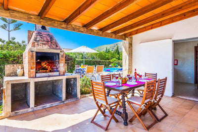 Terrasse der Villa Encantada bei Port de Pollença, Mallorca