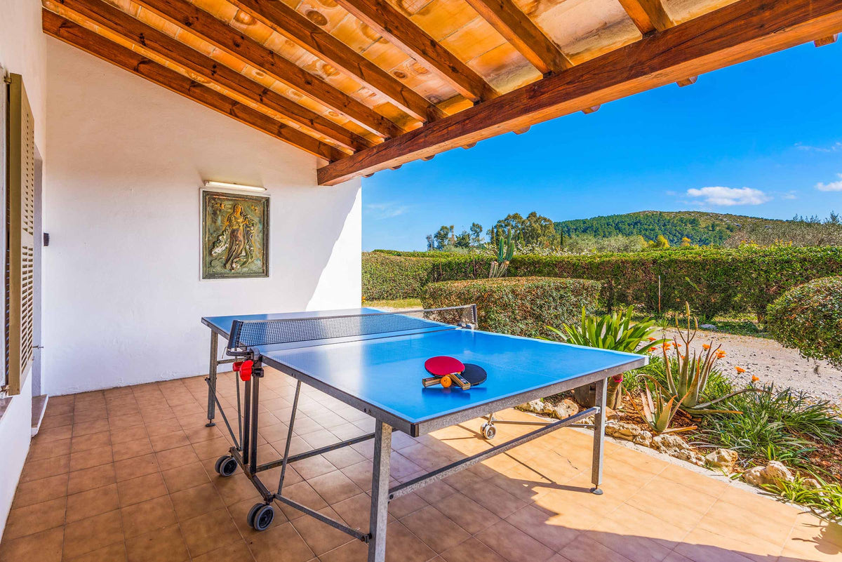 Terrasse der Villa Encantada bei Port de Pollença, Mallorca