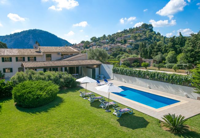 Außenansicht der Villa Es Mirador bei Pollença, Mallorca