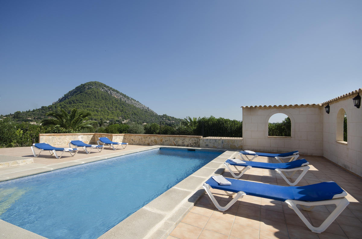 Pool der Villa Es Rafal bei Pollença, Mallorca