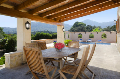 Terrasse der Villa Es Rafal bei Pollença, Mallorca