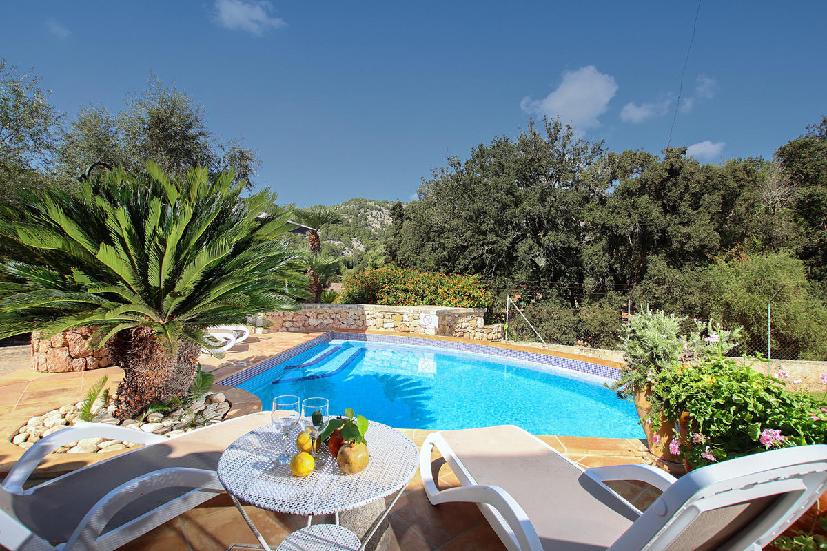 Pool der Villa Es Redoli bei Pollença, Mallorca