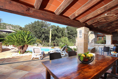 Terrasse der Villa Es Redoli bei Pollença, Mallorca