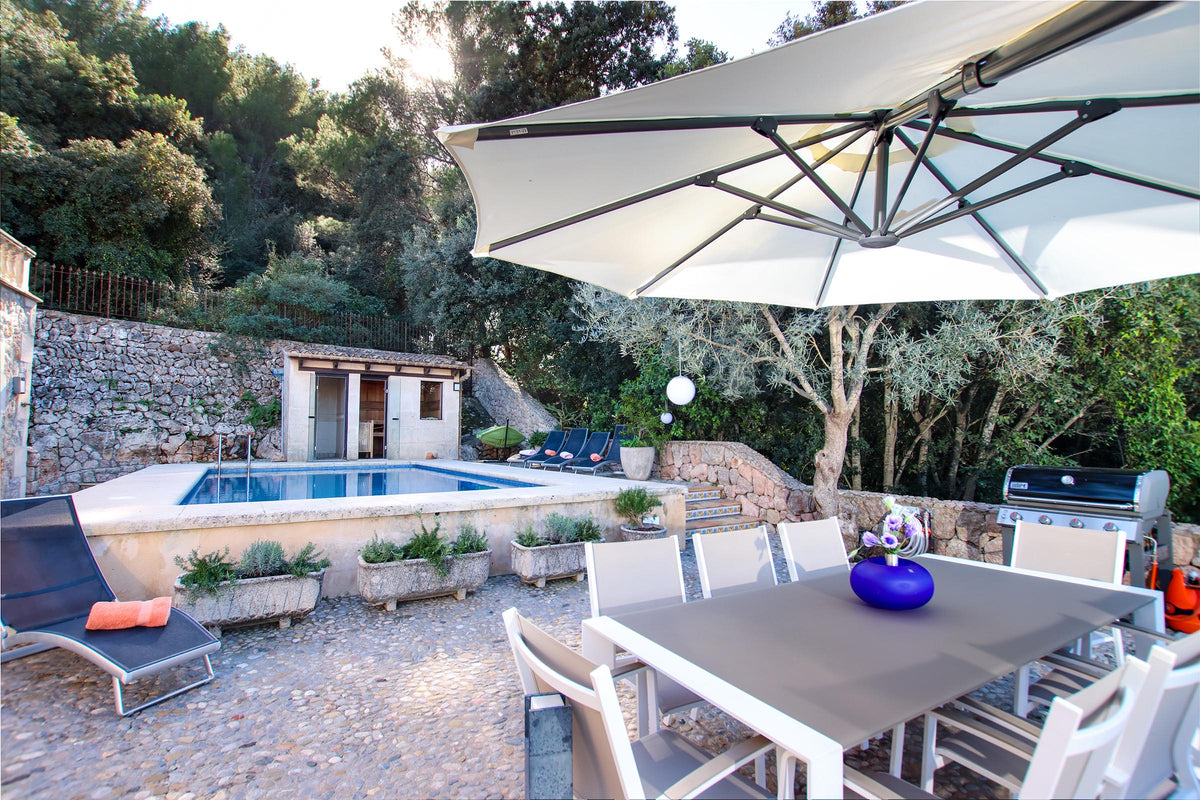 Terrasse der Villa Horizonte bei Pollença, Mallorca