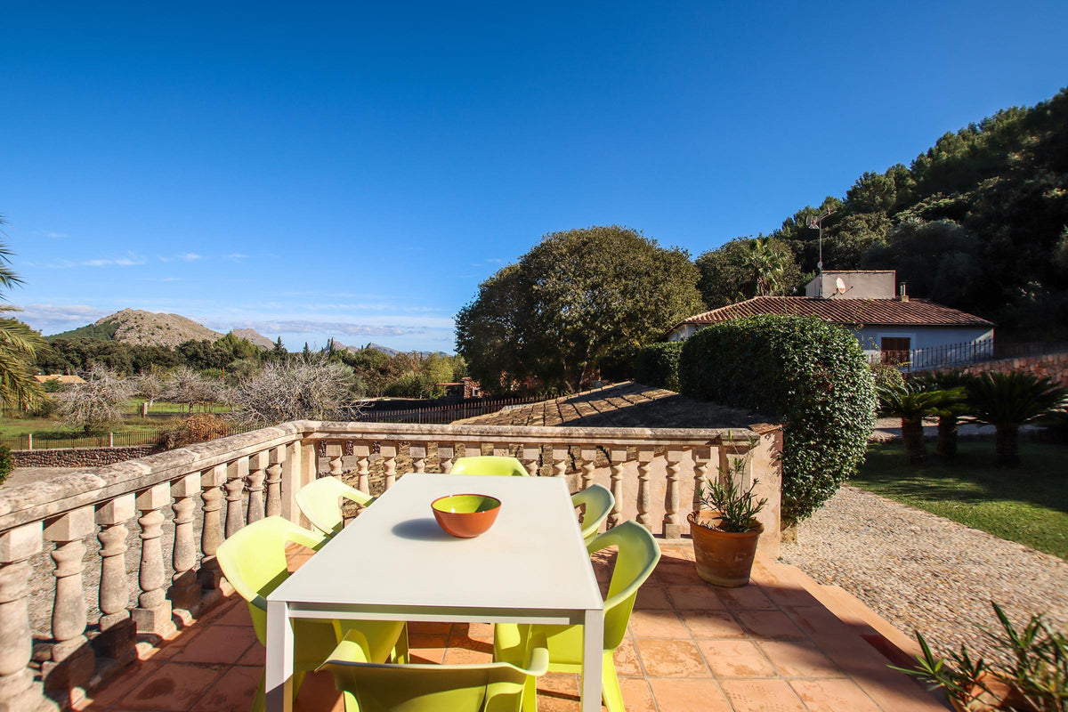 Terrasse der Villa Horizonte bei Pollença, Mallorca