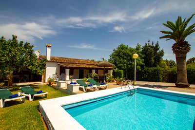 Pool der Villa Maravida bei Pollença, Mallorca