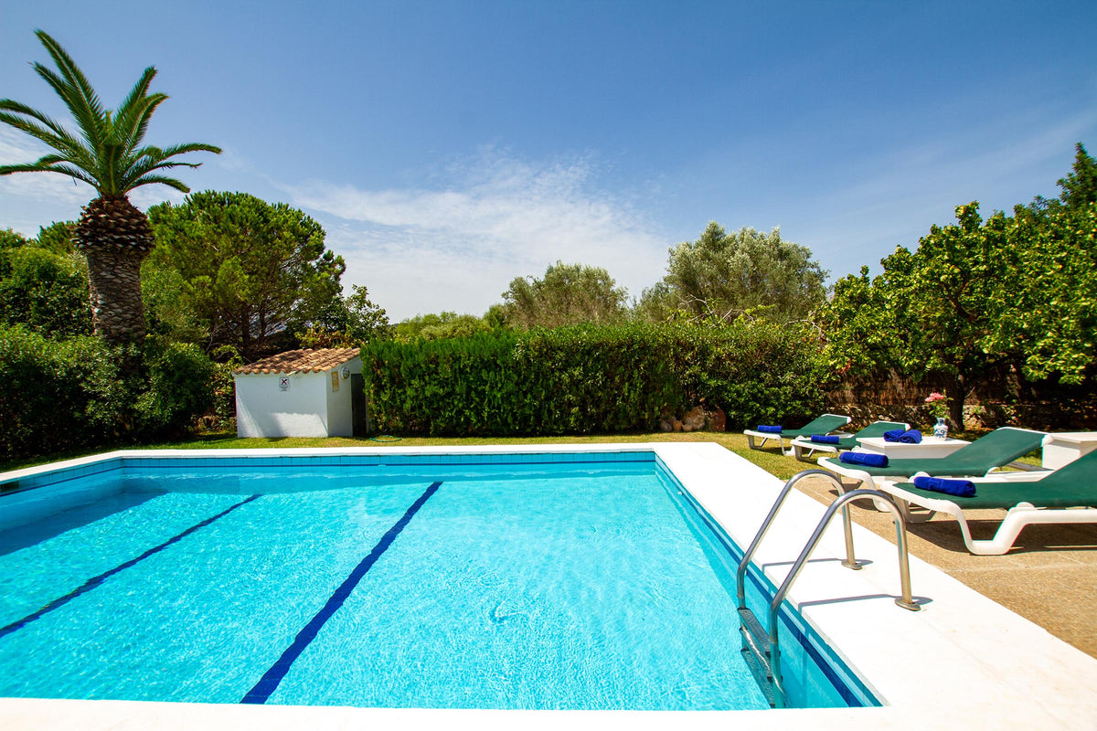 Pool der Villa Maravida bei Pollença, Mallorca