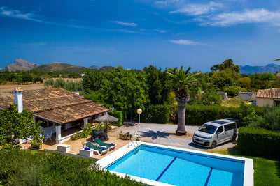 Pool der Villa Maravida bei Pollença, Mallorca