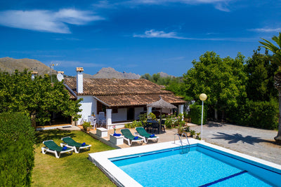 Pool der Villa Maravida bei Pollença, Mallorca