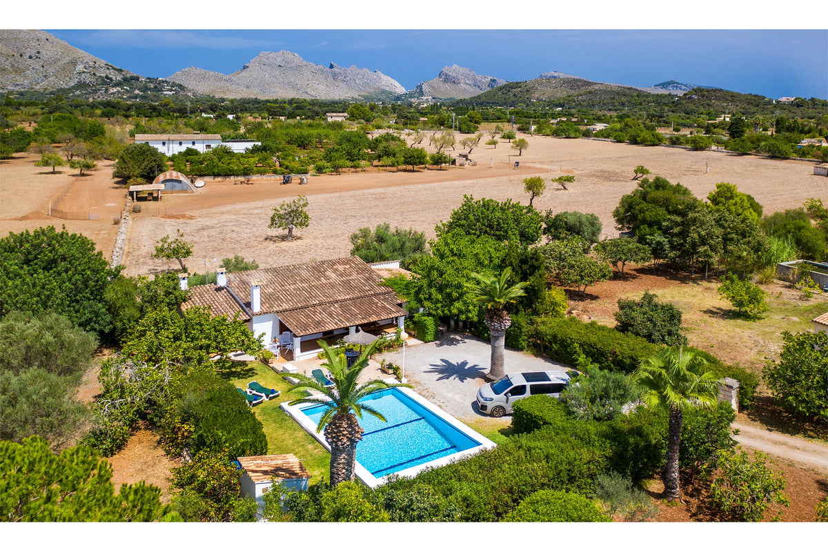 Pool der Villa Maravida bei Pollença, Mallorca