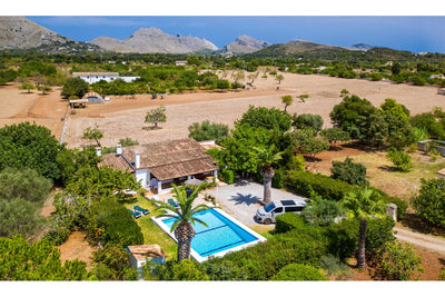 Pool der Villa Maravida bei Pollença, Mallorca