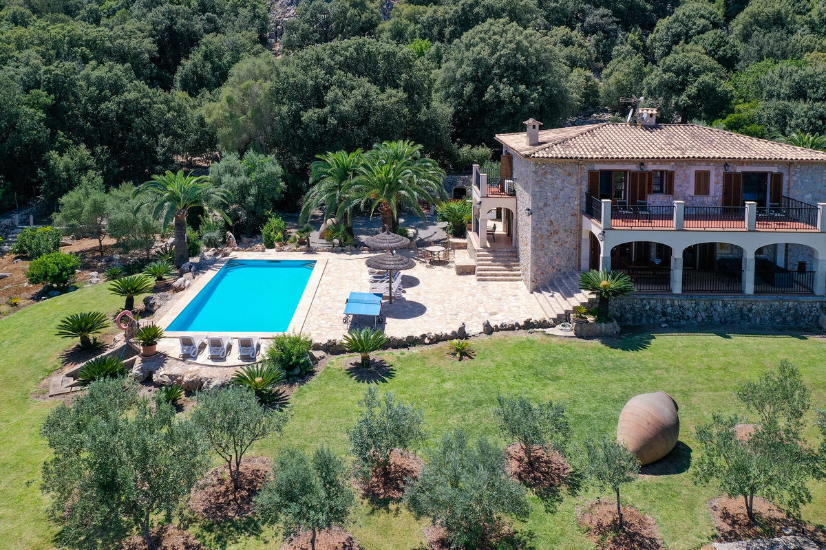 Pool der Villa Miraplomera bei Pollença, Mallorca