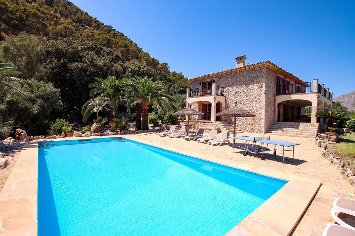 Pool der Villa Miraplomera bei Pollença, Mallorca