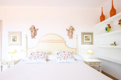 Schlafzimmer der Villa Miraplomera bei Pollença, Mallorca